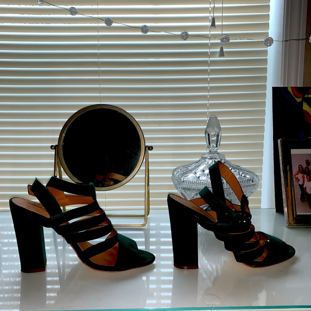 Leila Stone Green Suede Heels Size 8. Pre loved condition.